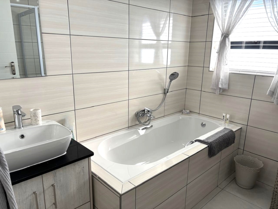 3 Bedroom Property for Sale in Dana Bay Western Cape